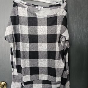 White Birch One shoulder sweater in black and white plaid size Small